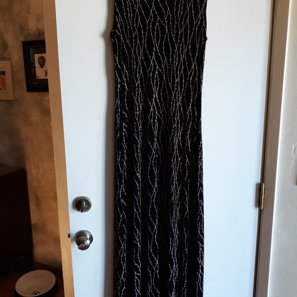 Long sleeveless dress